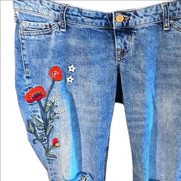 Mama Maternite Low Rib Maternity Distressed Embroidered Kick-Flare Jeans Size 10 - Picture 4 of 17